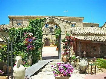 Agriturismo Vecchia Masseria Charme&Relax San Michele di Ganzaria Bauernhof
